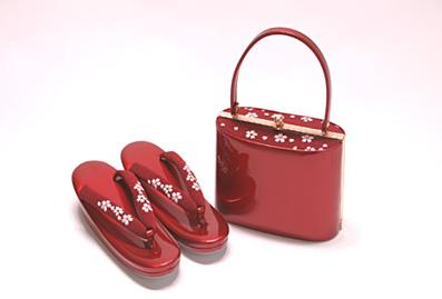 赤エナメル桜刺繍